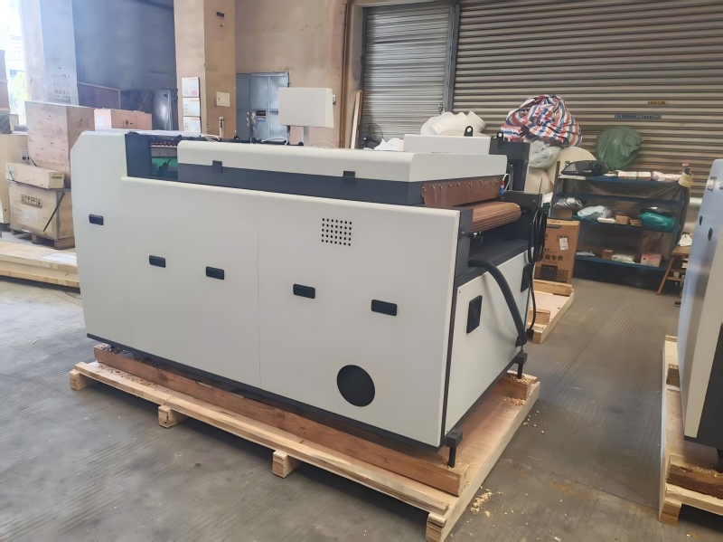 Malapit nang ipadala ang New Star SGUV-760A Automatic UV Coating Machine.